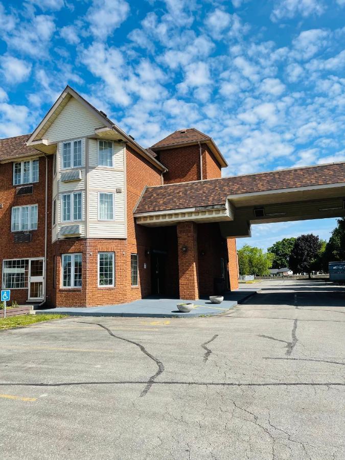Travelodge By Wyndham Niagara Falls Lundys Lane Екстериор снимка