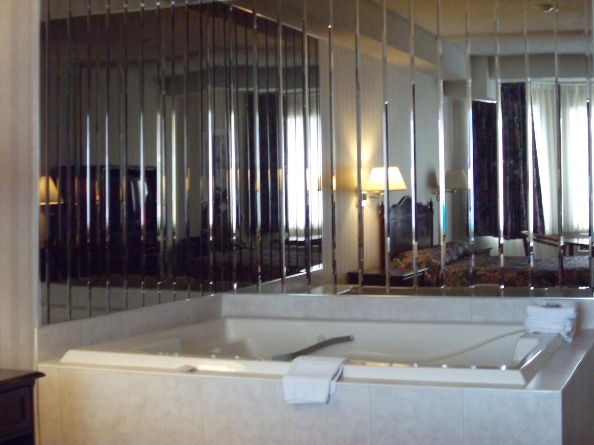 Travelodge By Wyndham Niagara Falls Lundys Lane Екстериор снимка
