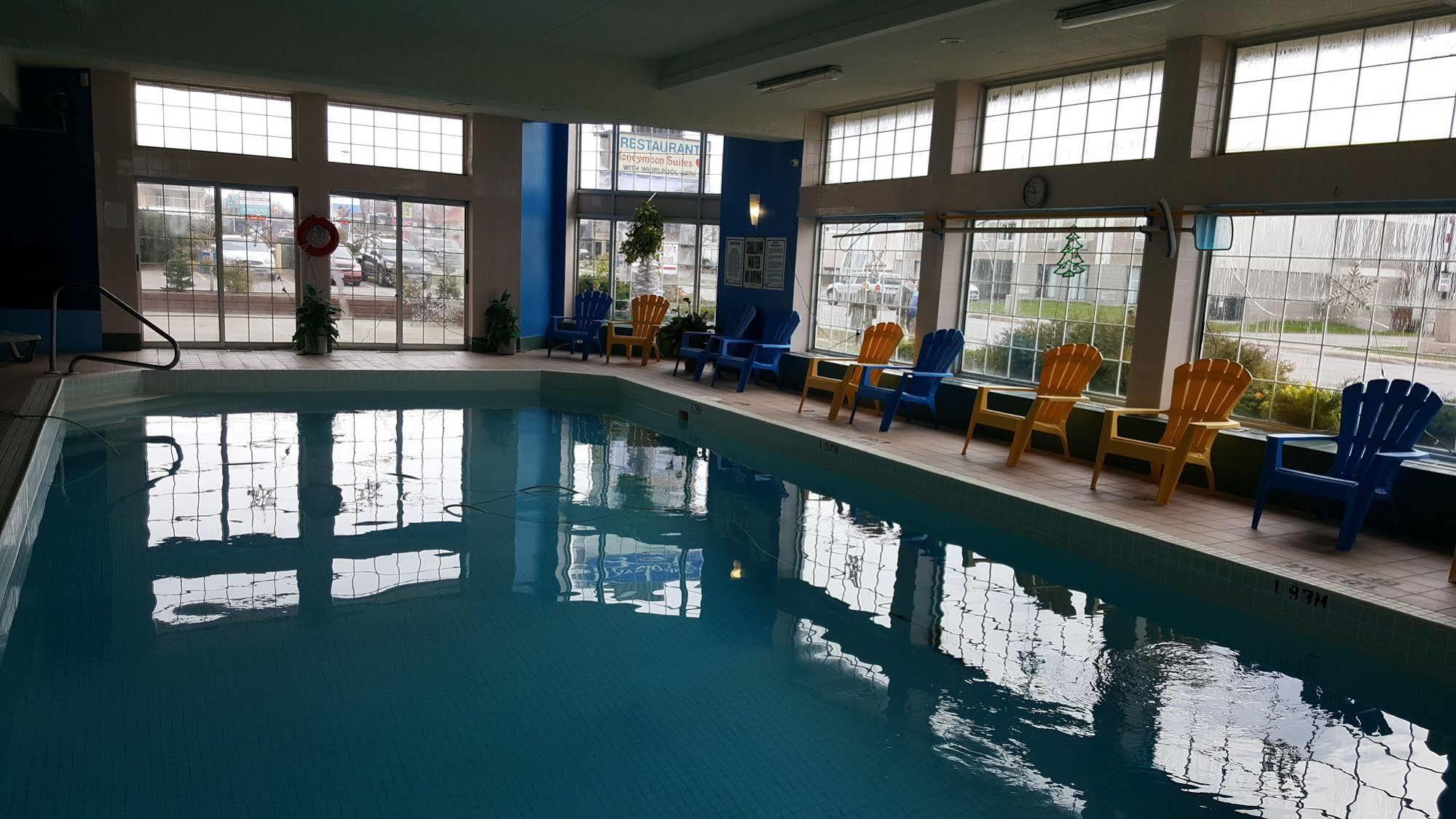 Travelodge By Wyndham Niagara Falls Lundys Lane Екстериор снимка